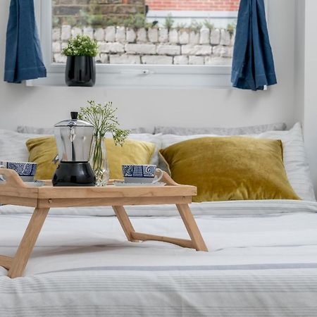 런던 Modern And Light 2 Bed Flat In Sw2 아파트 외부 사진