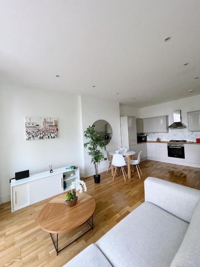 런던 Modern And Light 2 Bed Flat In Sw2 아파트 외부 사진
